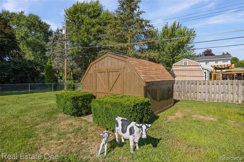 48374 Cardinal Street, Shelby Twp, MI 48317 — Photo 3