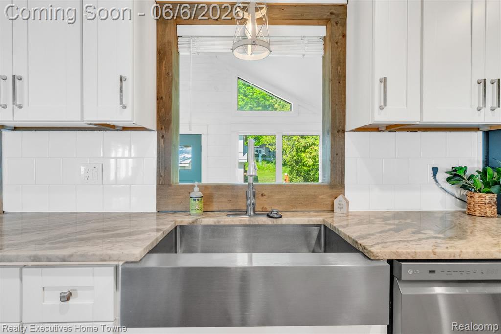 7758 Rest Haven Court, Lakeport, MI 48059 — Photo 14