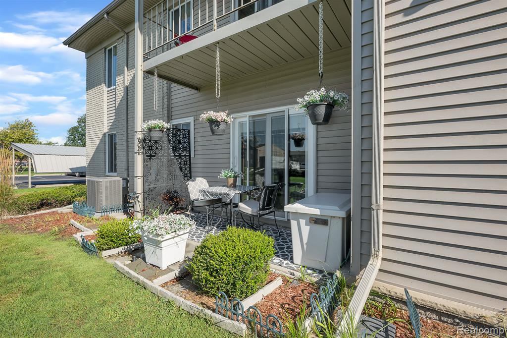 9921 ALLEN POINTE Drive, Allen Park, MI 48101 — Photo 8