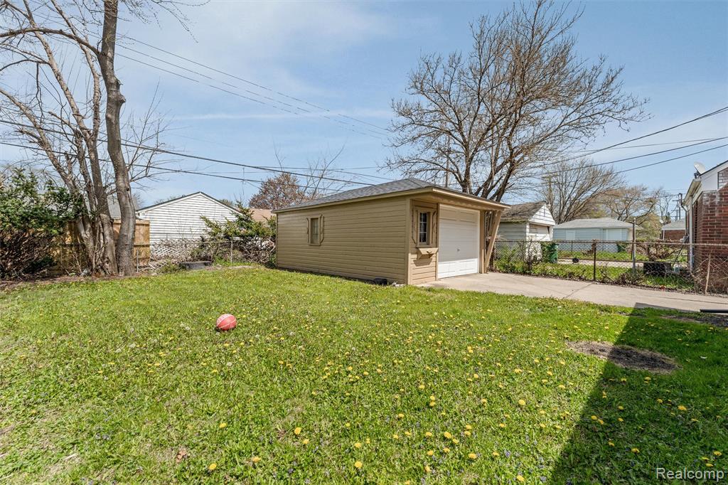 16829 Stricker Avenue, Eastpointe, MI 48021 — Photo 18