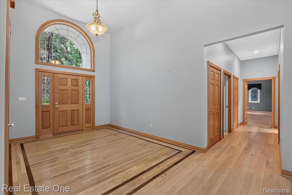 425 Courtney Road, Leonard, MI 48367 — Photo 7