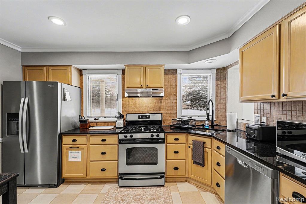 710 Hartland Drive, Troy, MI 48083 — Photo 20