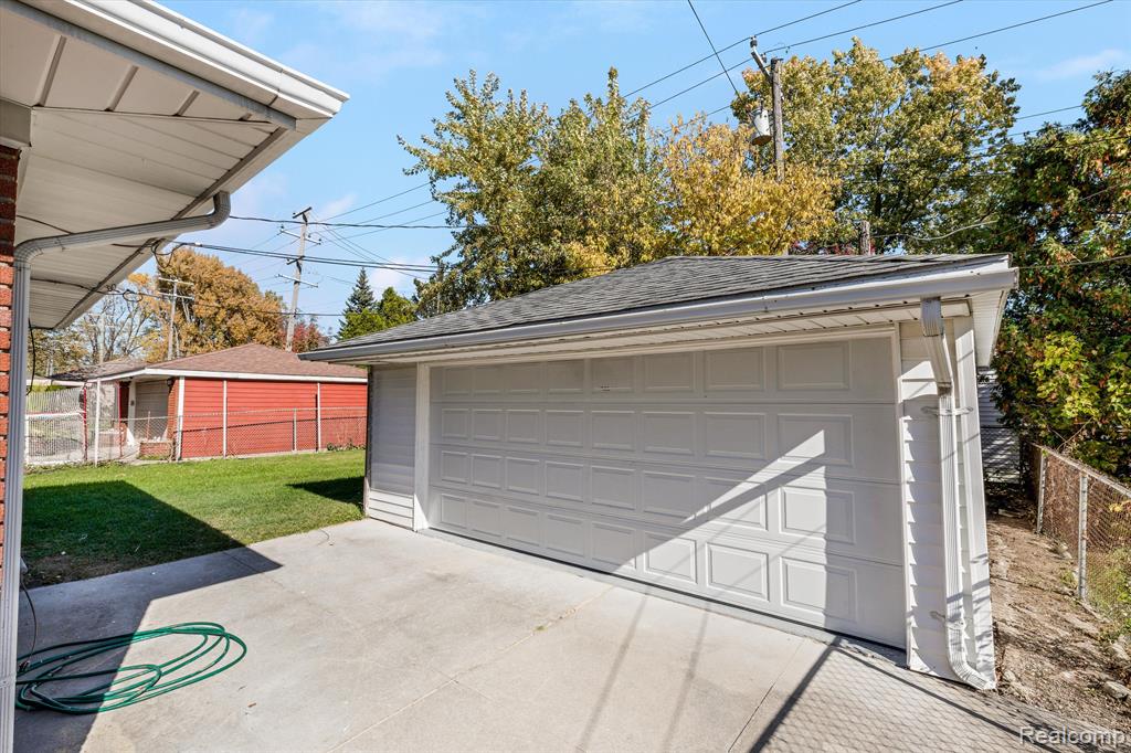 8134 LOCHDALE Street, Dearborn Heights, MI 48127 — Photo 36