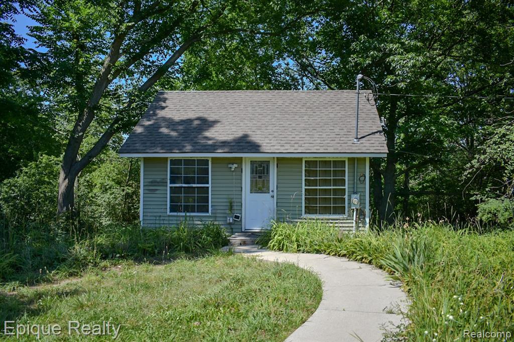 300 W Dewey Road, Owosso, MI 48867