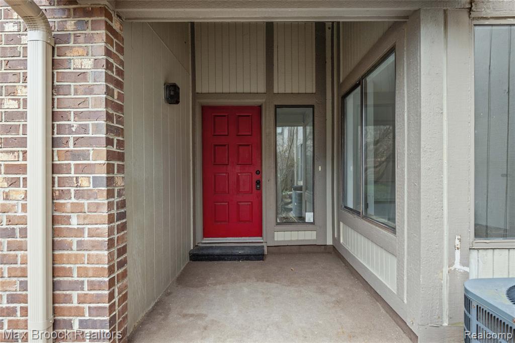 7443 Brynmawr Court, West Bloomfield, MI — Photo 3