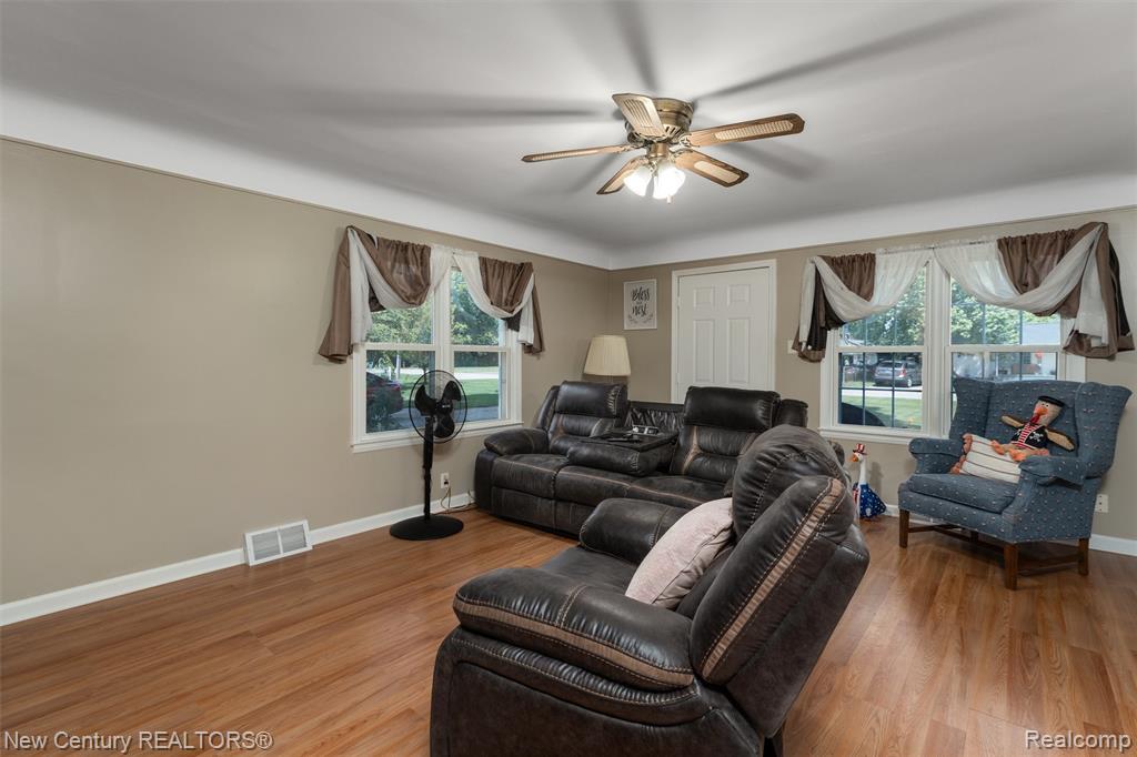 5763 Graves Street, Waterford, MI 48327 — Photo 11