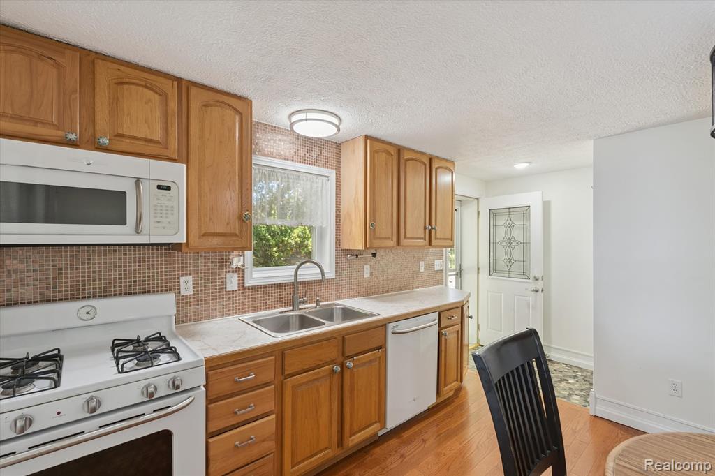 4475 Harp Drive, Linden, MI 48451 — Photo 9