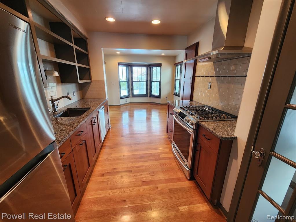 912 Cedarhill Drive, Royal Oak, MI 48067 — Photo 6