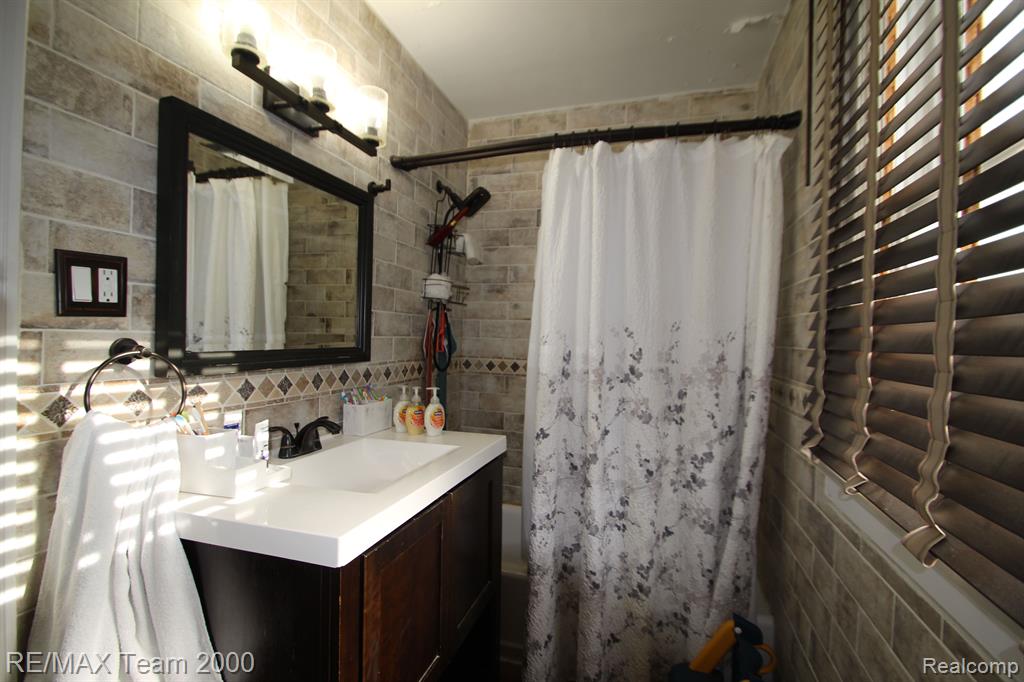 6000 ORCHARD Avenue, Dearborn, MI 48126 — Photo 18