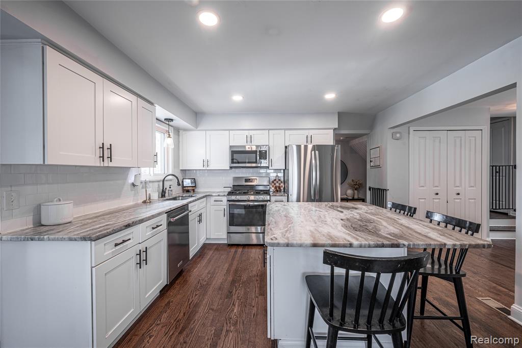 16956 Lauderdale Avenue, Beverly Hills, MI 48025 — Photo 4