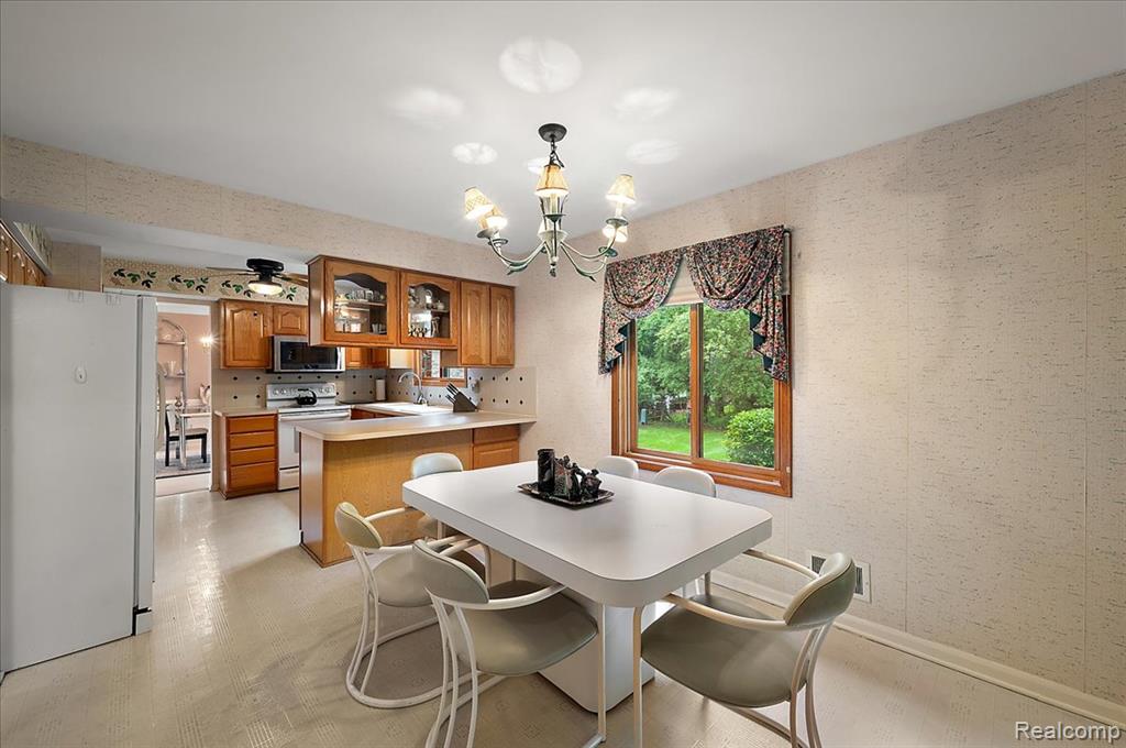 6153 Kiev Street, West Bloomfield, MI 48324 — Photo 15