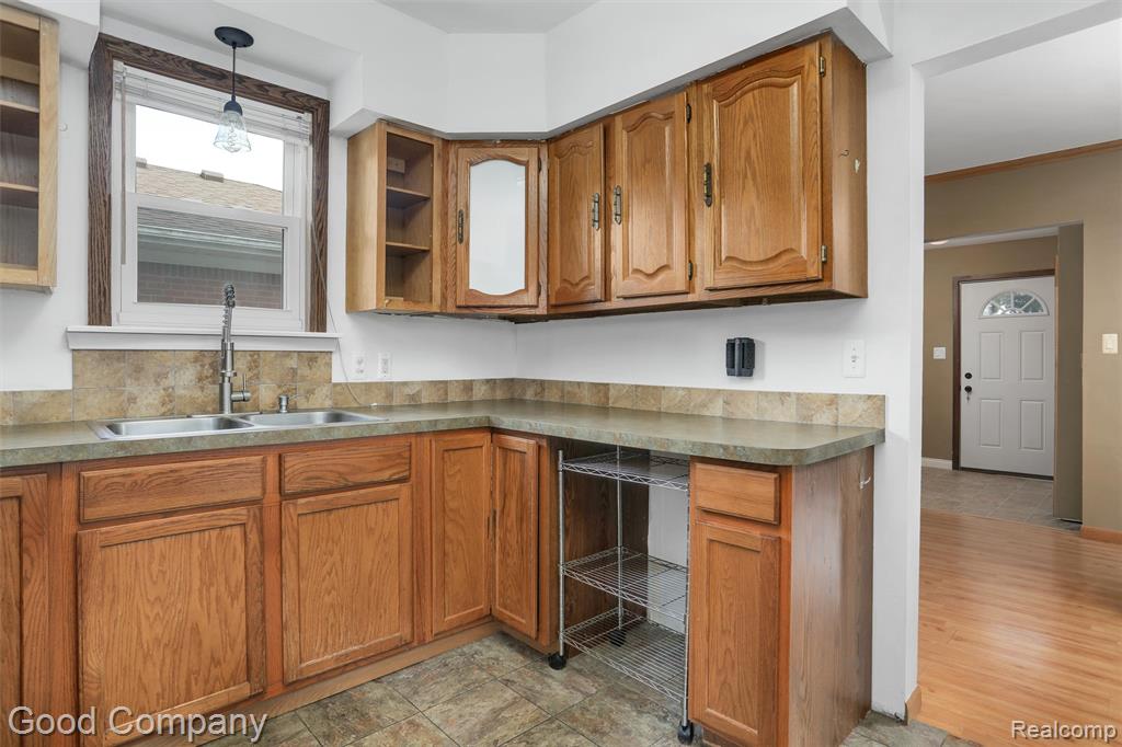 1727 E Elza Avenue, Hazel Park, MI 48030 — Photo 16