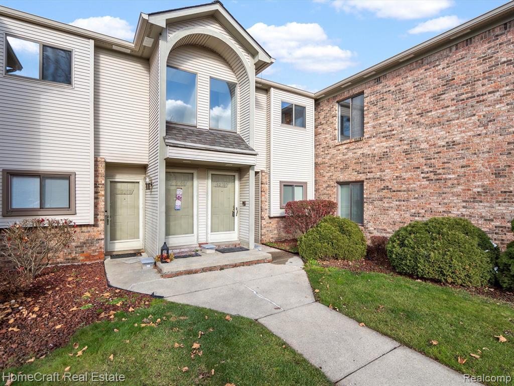 42740 LILLEY POINTE Drive, Canton, MI 48187 — Photo 2