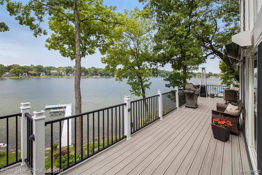 7025 Dandison Boulevard, West Bloomfield, MI 48324 — Photo 64