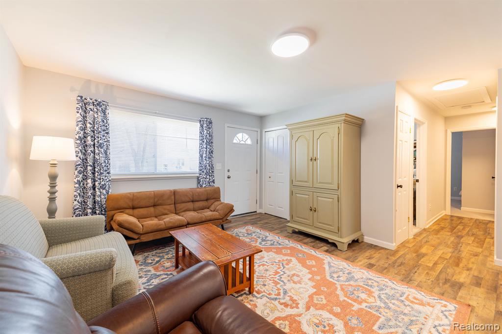 1241 RAMBLING Road, Ypsilanti, MI 48198 — Photo 3