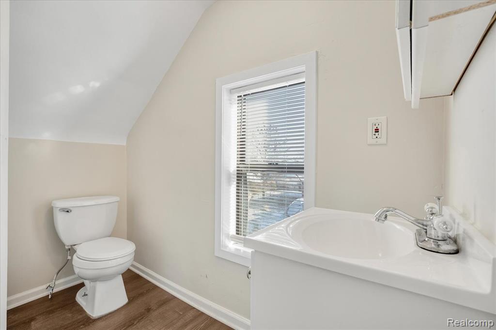 60 W Harry Avenue, Hazel Park, MI 48030 — Photo 17