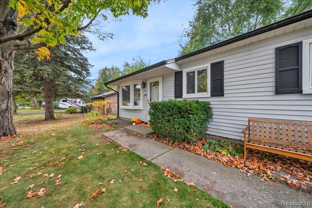3712 Grafton Street, Orion, MI — Photo 6