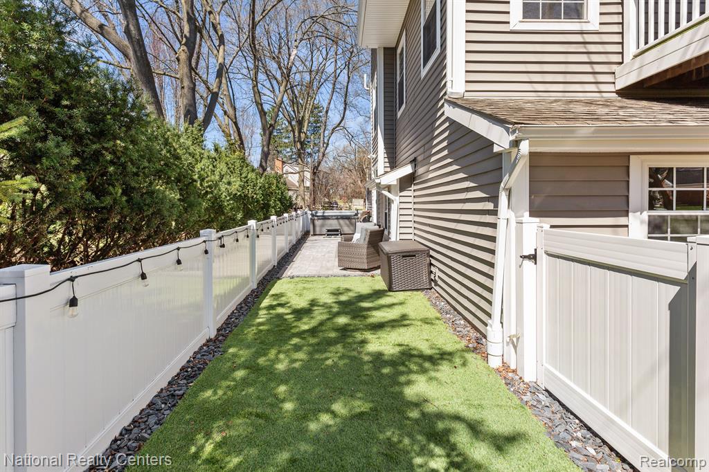 3706 Lakeview Boulevard, Orchard Lake Village, MI 48324 — Photo 39