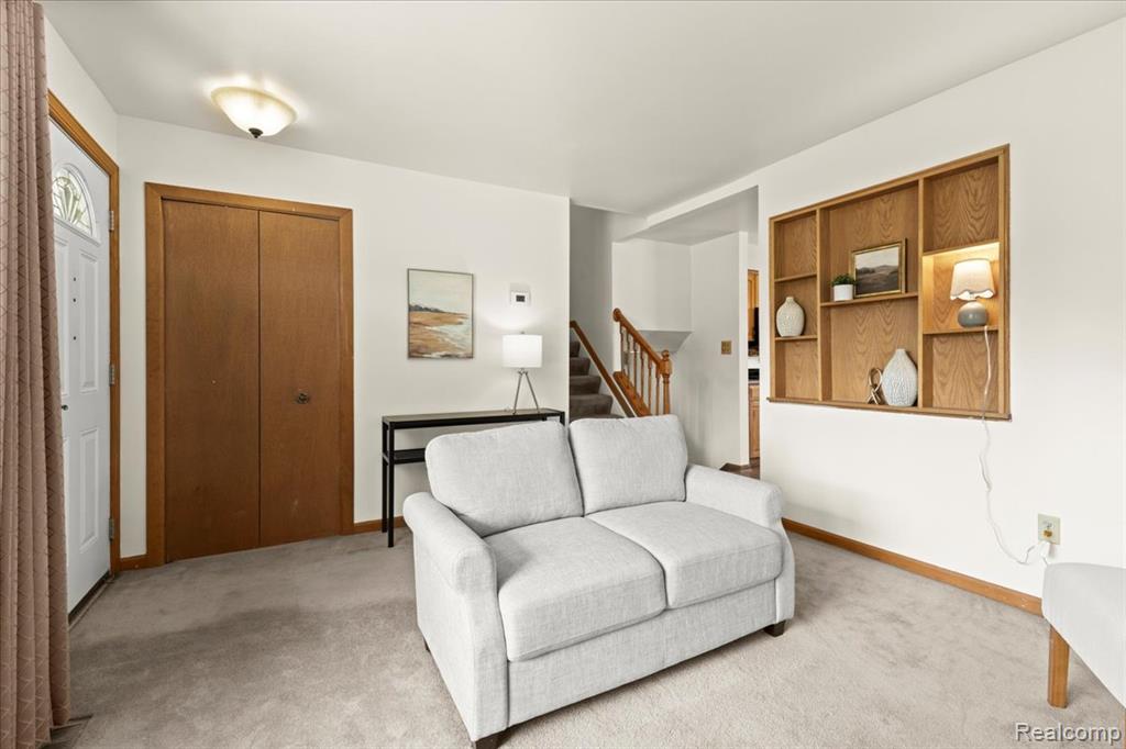 5516 Cleary Drive, Waterford, MI 48329 — Photo 9