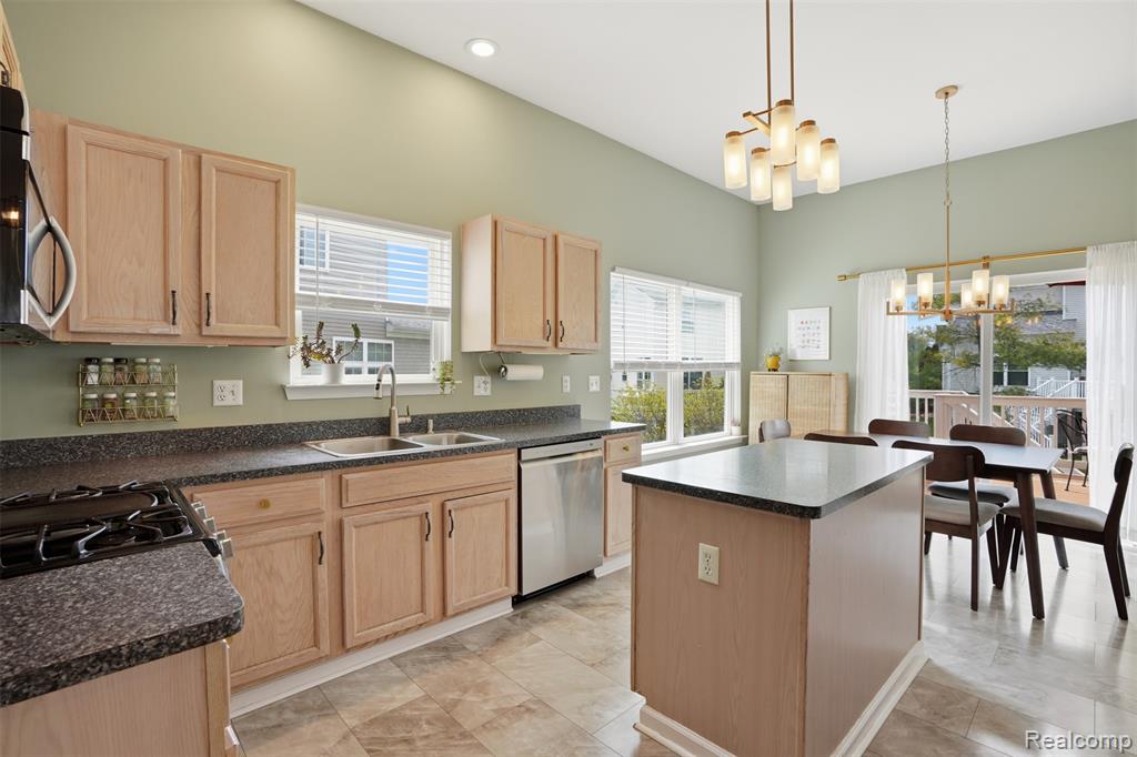 172 Champlain Boulevard, Howell, MI 48843 — Photo 15