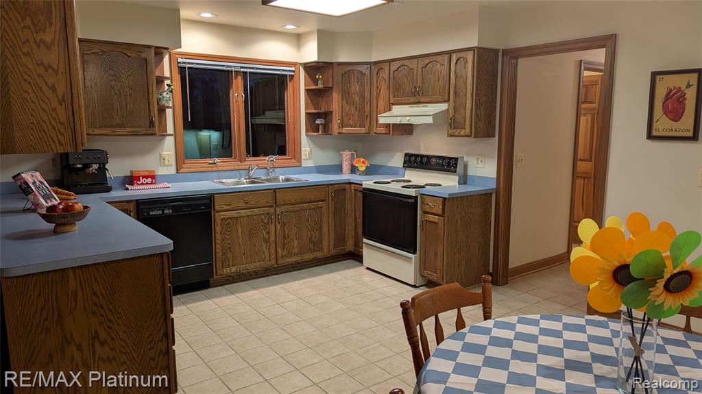 4066 W Knoll, Milford, MI 48380 — Photo 21