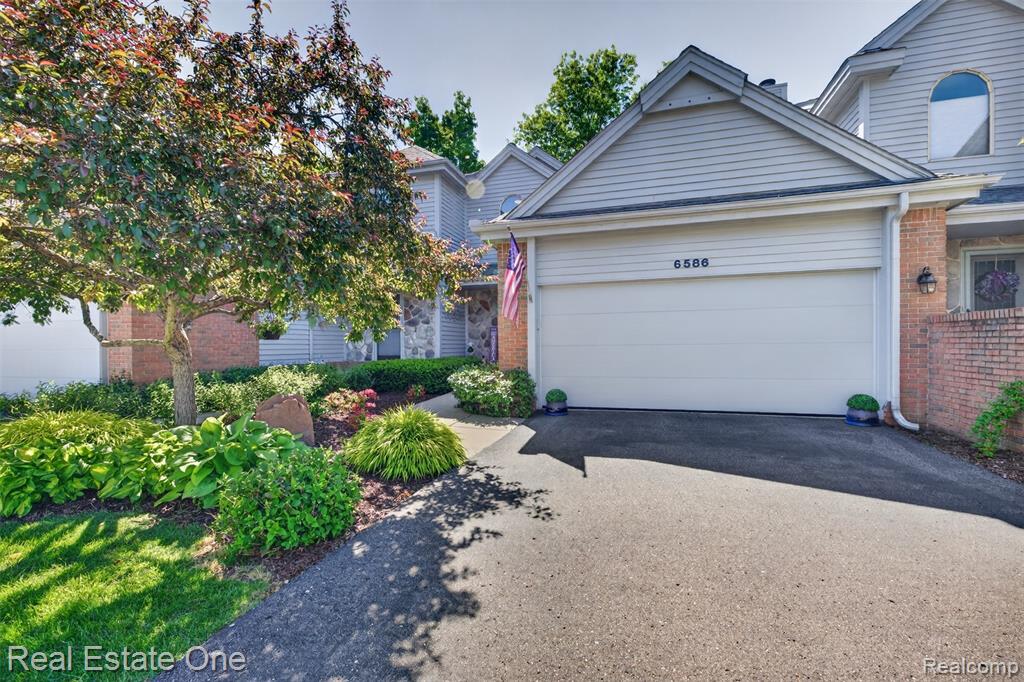 6586 Scenic Pines Court, 43, Clarkston, MI — front exterior