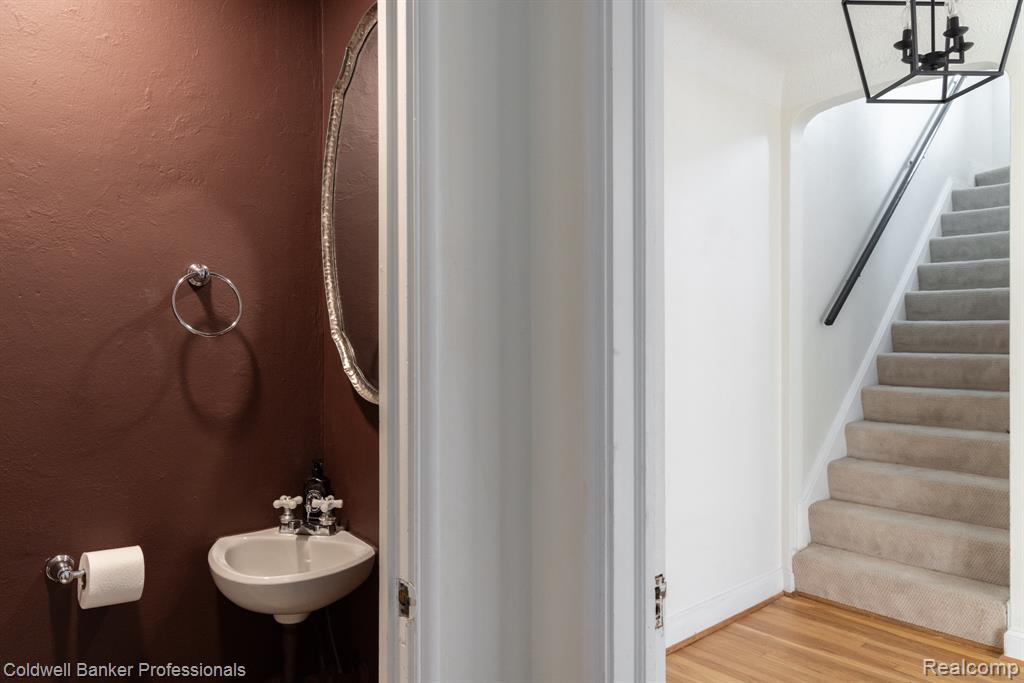 42 Cranford Lane, Grosse Pointe, MI 48230 — Photo 17