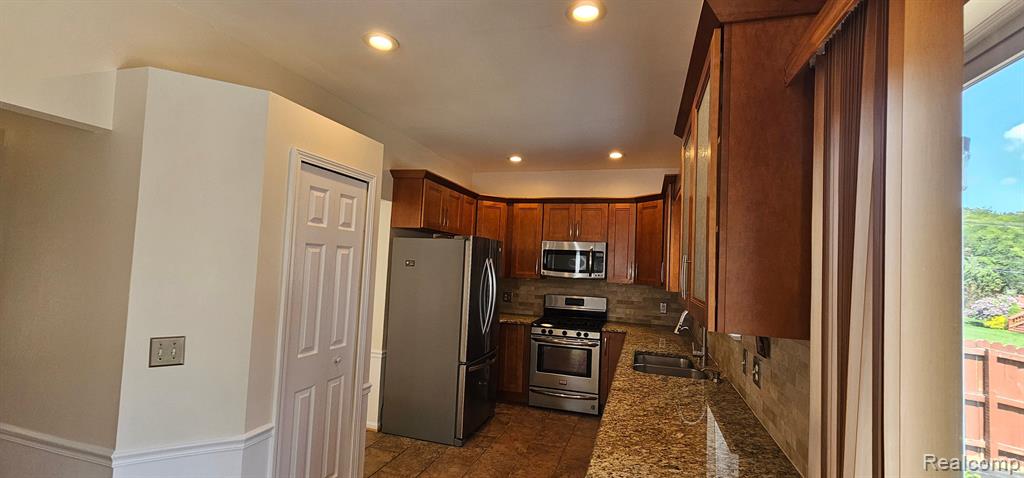 7027 HOGAN Drive, Ypsilanti, MI 48197 — Photo 11