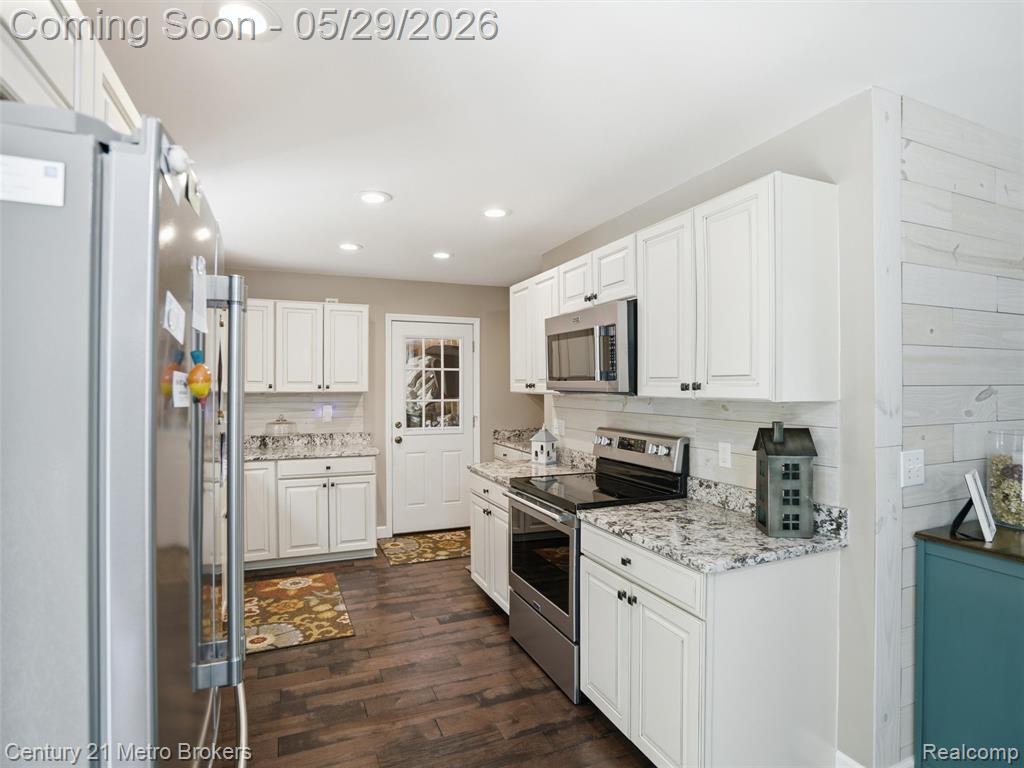 11447 N Latson Road, Linden, MI 48451 — Photo 12