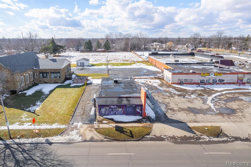 6925 N SAGINAW Street, Flint, MI 48505 — Photo 2