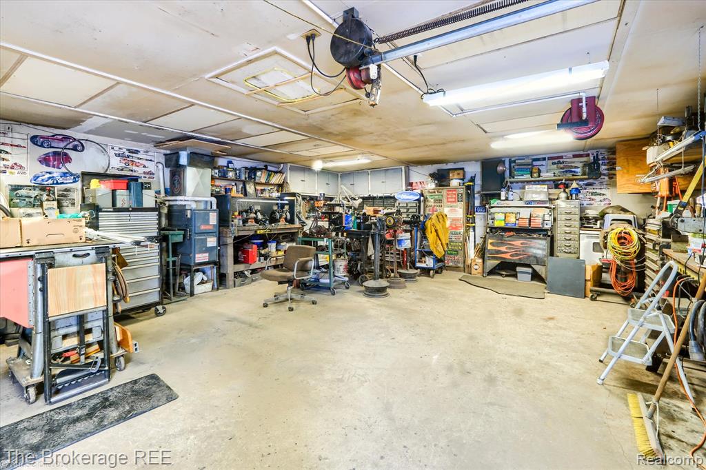 9050 E Bristol Road, Davison, MI 48423 — Photo 23