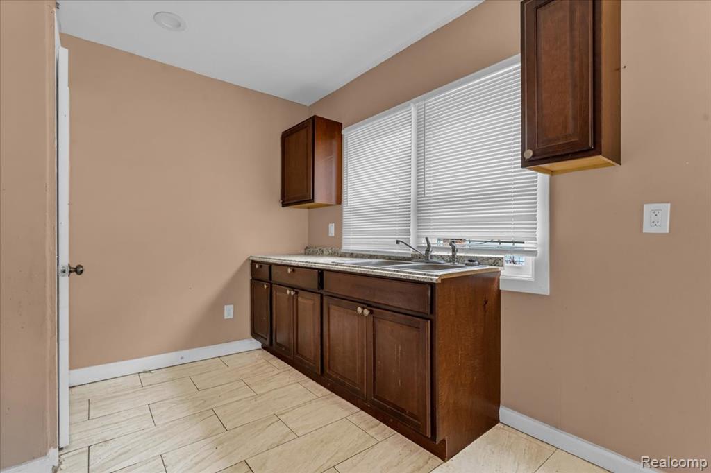 11368 Nardin Drive, Detroit, MI 48204 — Photo 8