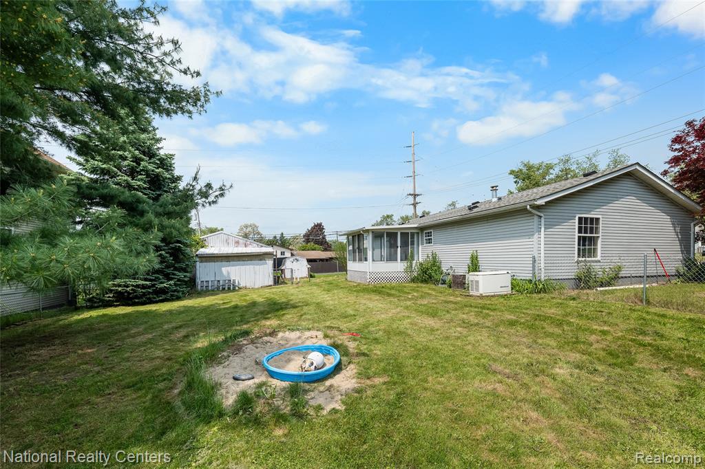 4065 Manitoba Street, Auburn Hills, MI 48326 — Photo 15