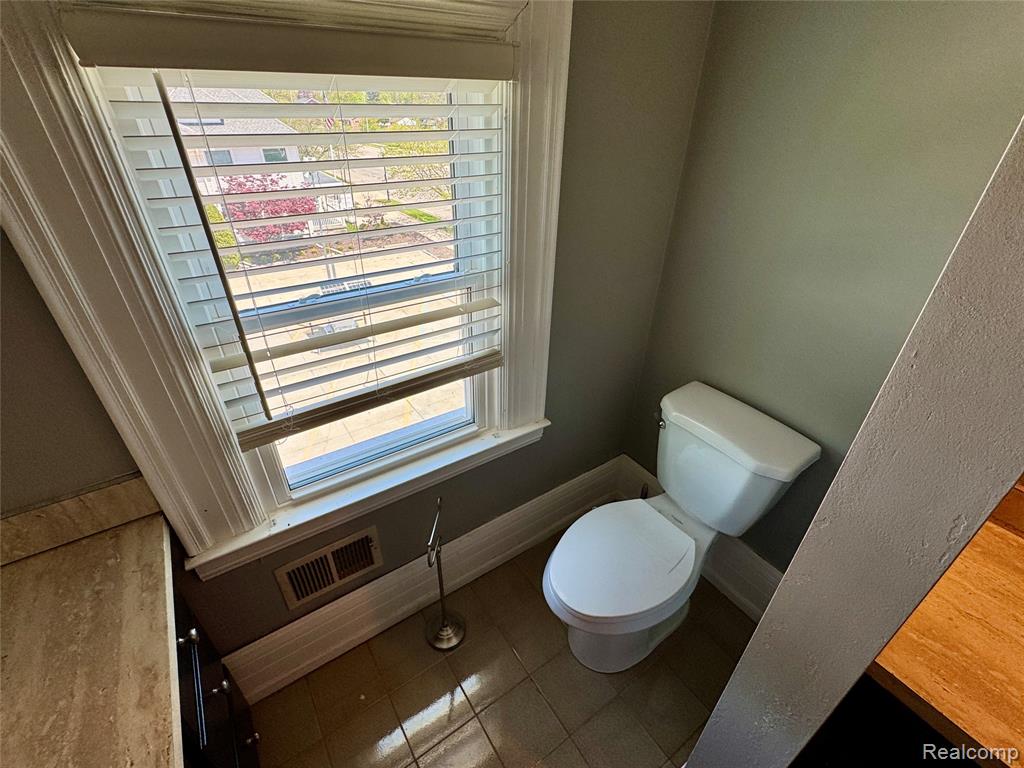 2156 W JEFFERSON Avenue, Trenton, MI, 48183