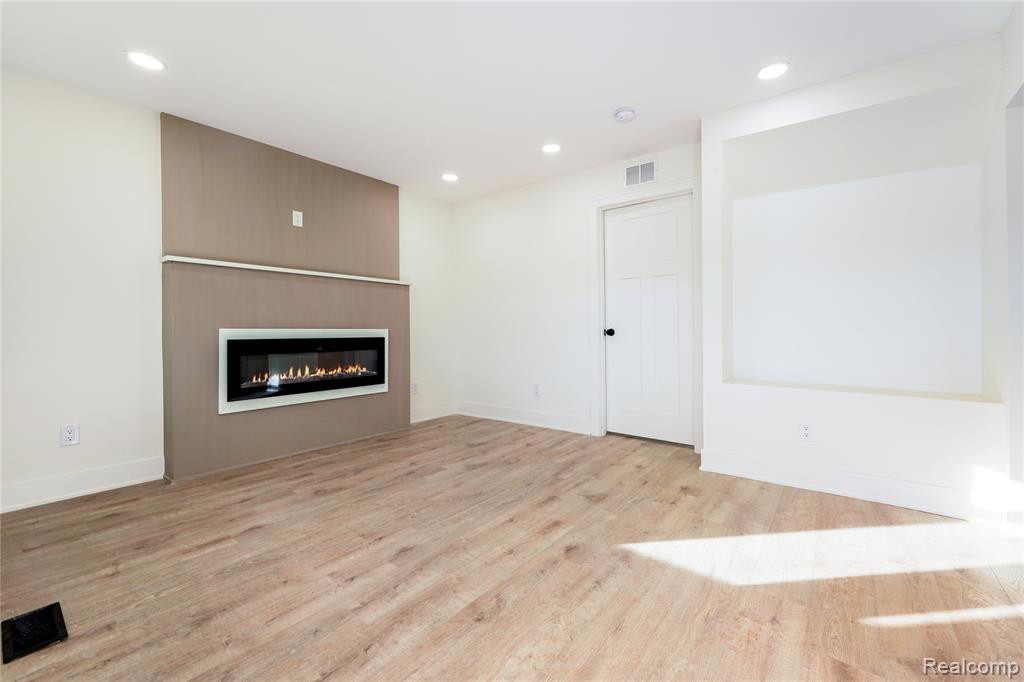 8659 Essex Avenue, Warren, MI 48089 — Photo 10