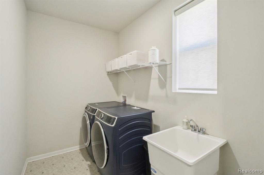 2466 MEADOW HILLS Drive, Ann Arbor, MI 48108 — Photo 22
