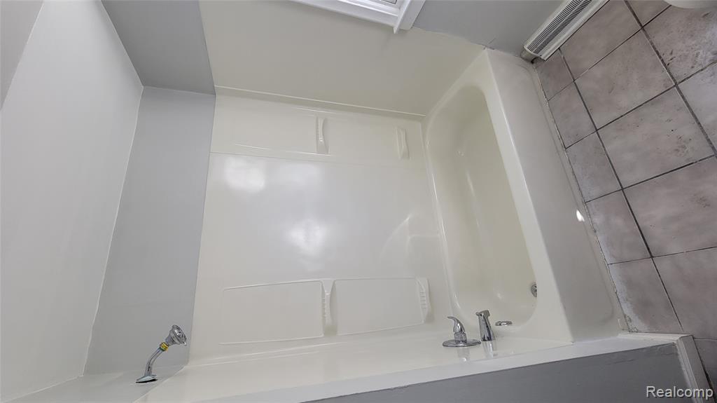 4251 Dolores Avenue, Warren, MI 48091 — Photo 9
