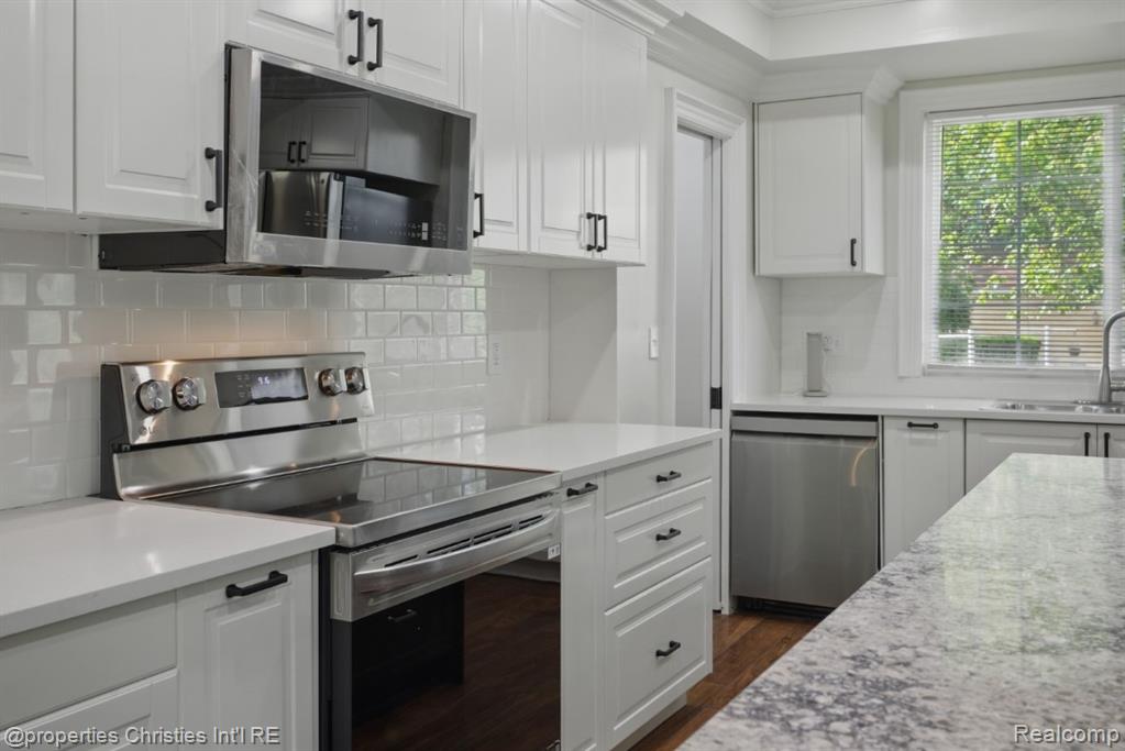 18051 Locherbie Avenue, Beverly Hills, MI 48025 — Photo 8
