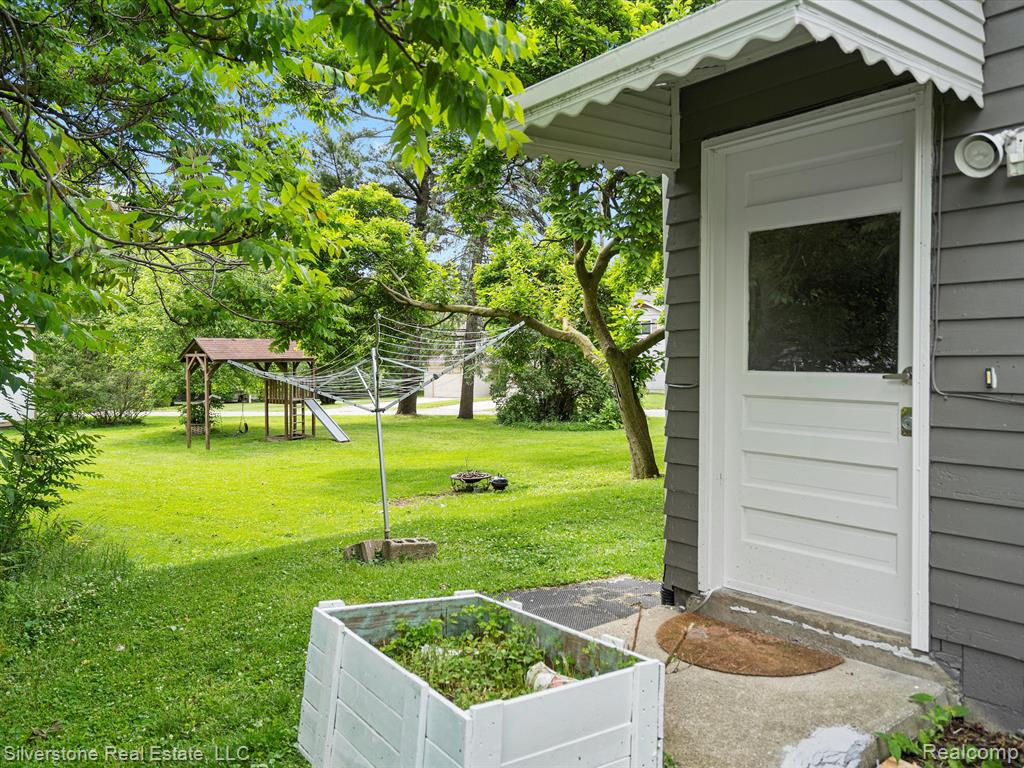 44720 DAVIS Drive, Utica, MI 48317 — Photo 9