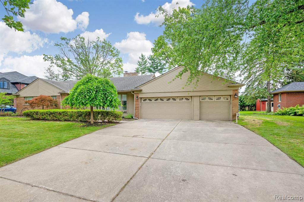 600 WOODCREST Drive, Dearborn, MI 48124 — Photo 3
