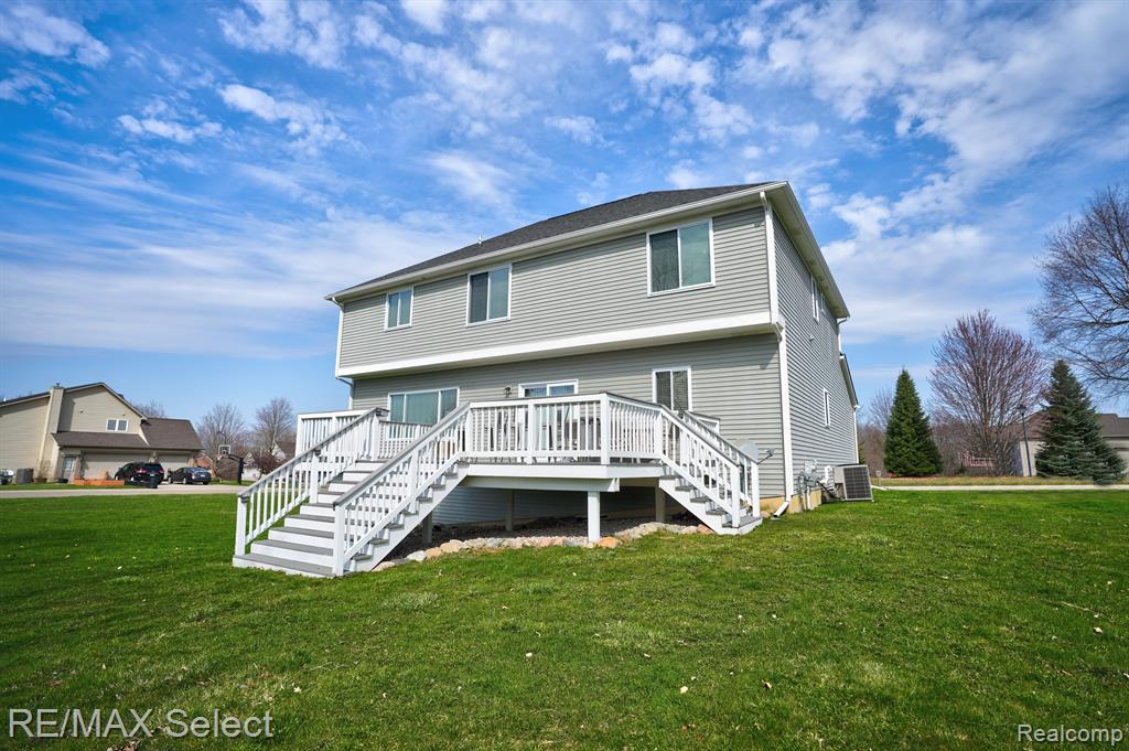 9212 HIDDEN OAKS Drive, Grand Blanc, MI 48439 — Photo 28