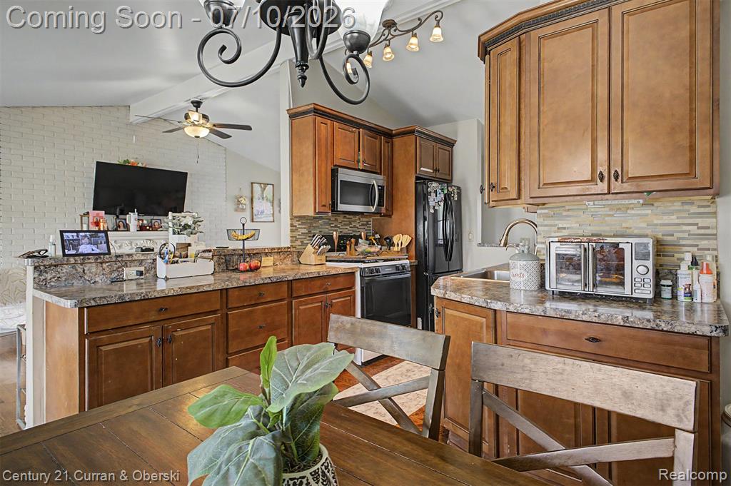 1596 W 13 Mile Road, Madison Heights, MI 48071 — Photo 9