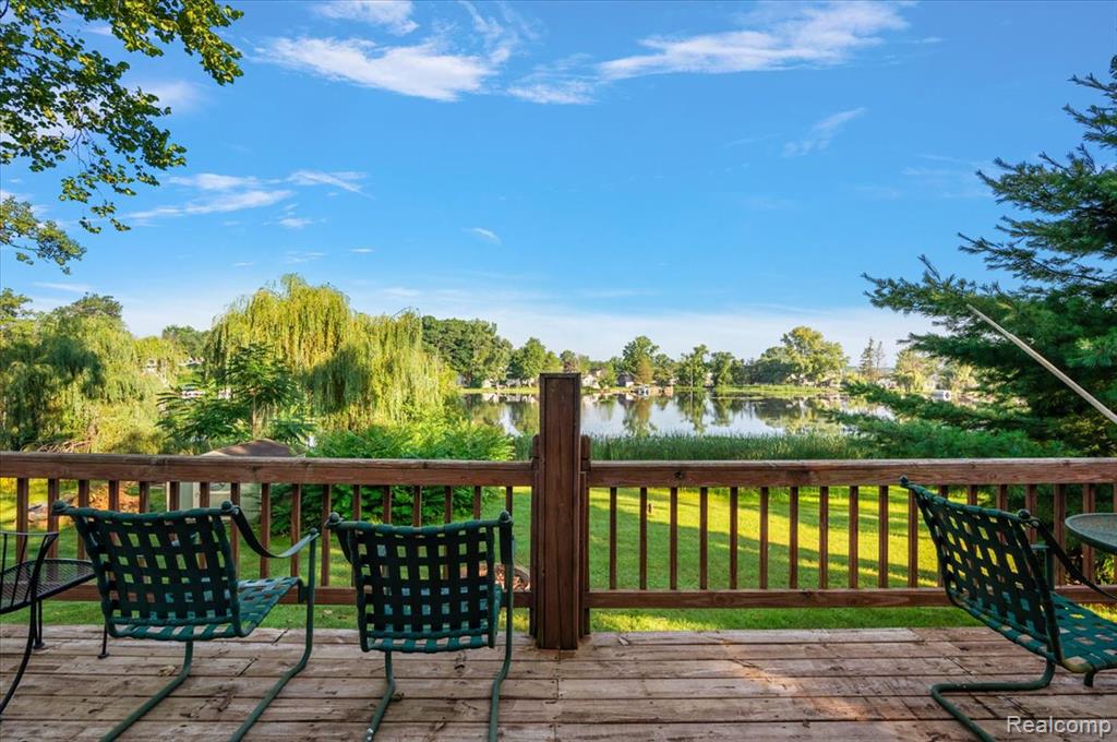 9080 River Valley Road, Brighton, MI 48116 — front exterior