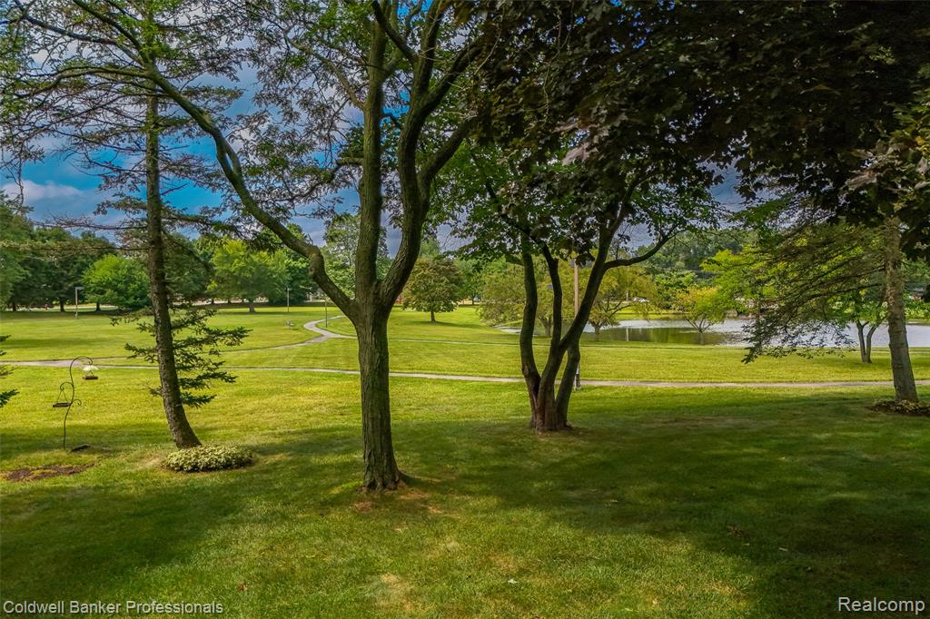 5075 Bayside Drive, Troy, MI 48098 — Photo 42