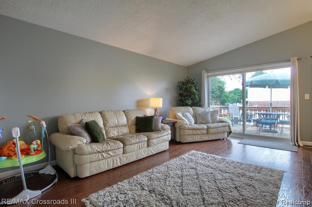42464 SOMERSET Court, Canton, MI 48187 — Photo 4