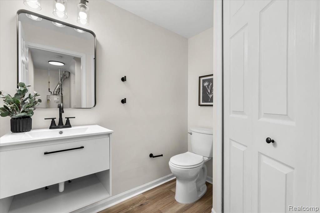1664 CAMPAU FARMS Circle, 81-17, Detroit, MI 48207 — Photo 20