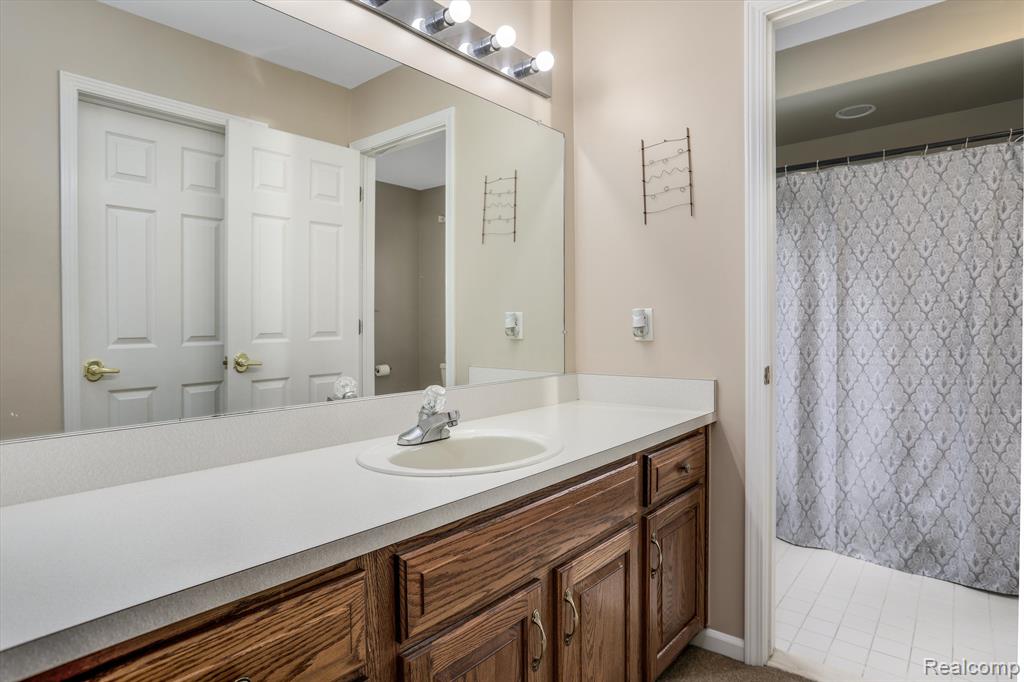 4214 Oak Tree Circle, Rochester, MI 48306 — Photo 35