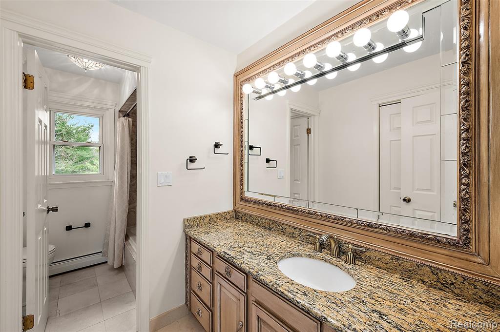 125 Cayuga Road, Lake Orion, MI 48362 — Photo 32