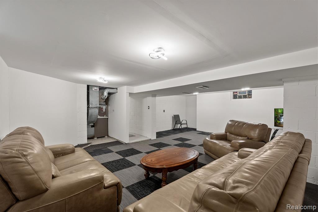 15500 Millar Road, Clinton Twp, MI 48036 — Photo 18