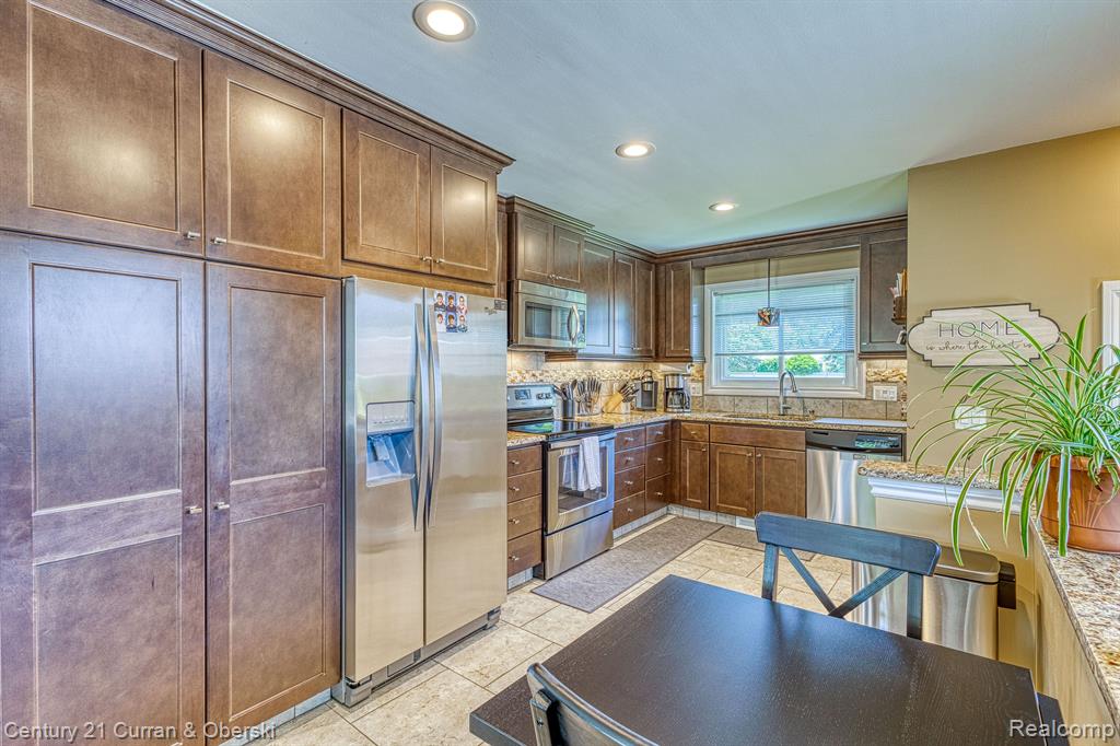 8943 ROSLYN Street, Livonia, MI 48150 — Photo 8